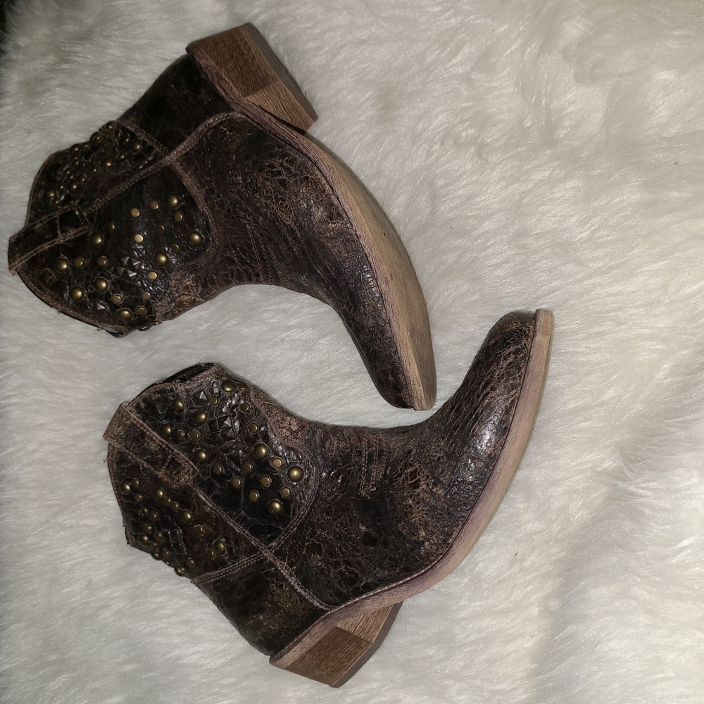 Steve Madden S. 8.5 M  Brown Textured Leather Western Booties
